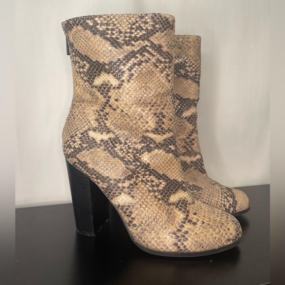 A+ Target Ashlin Boots Snakeskin  Print Faux Leather Zip Back Block Size 7 🐍